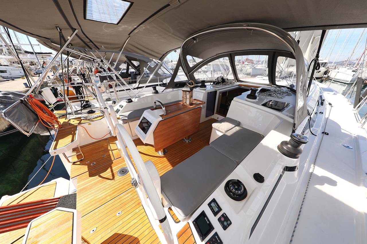 Bavaria C42 Style — photo 10
