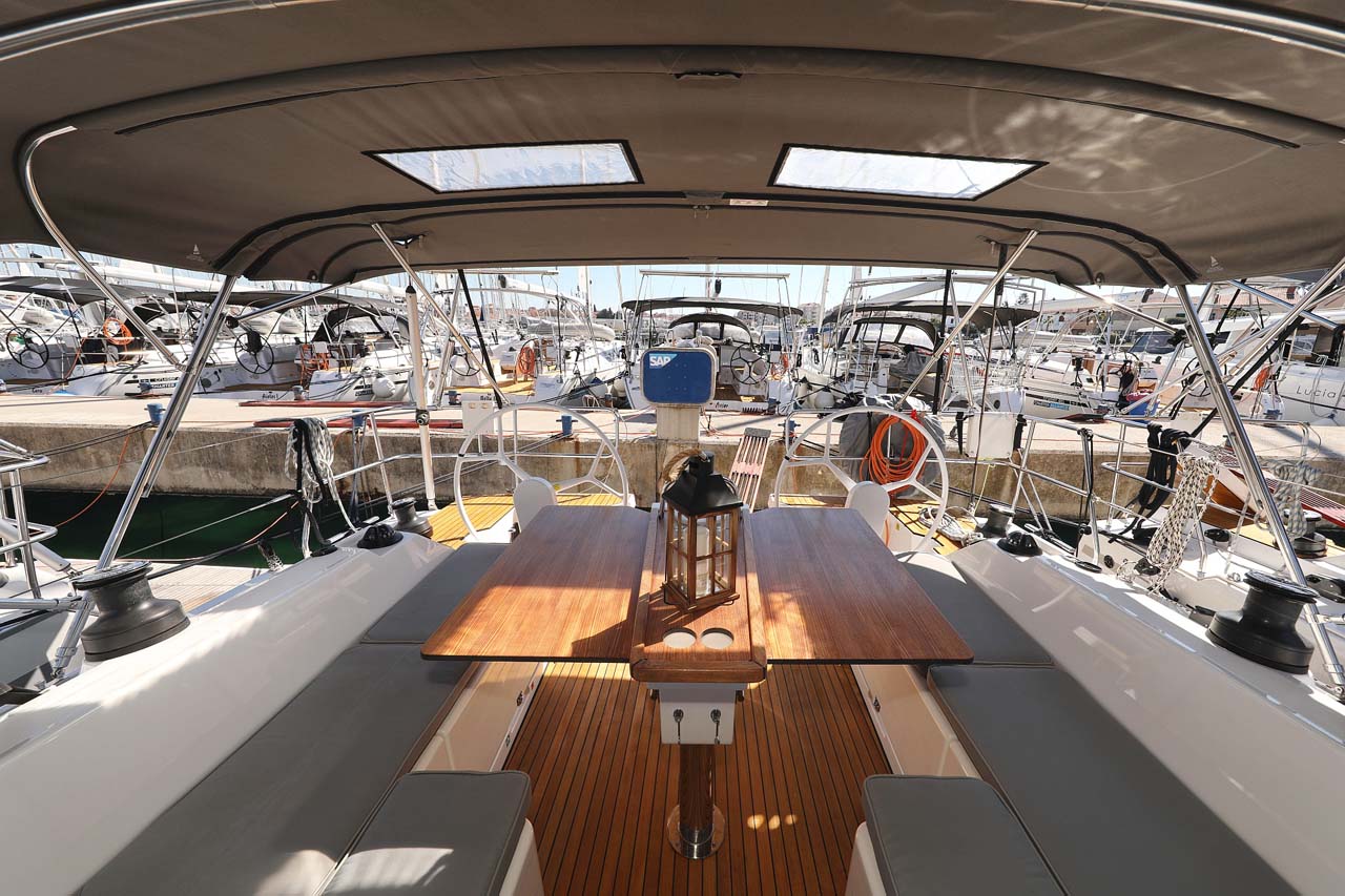 Bavaria C42 Style — photo 11