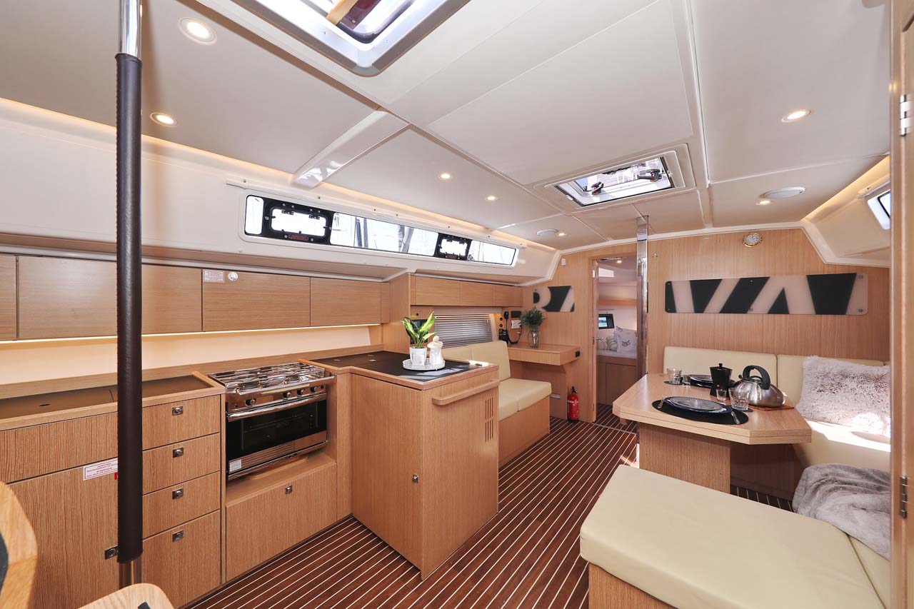Bavaria C42 Style — photo 12