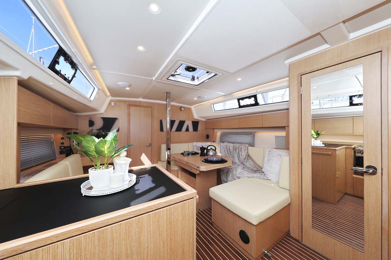Bavaria C42 Style — photo 13