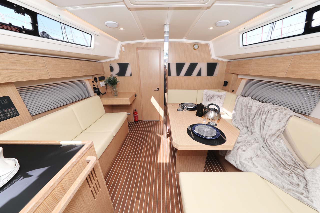 Bavaria C42 Style — photo 14