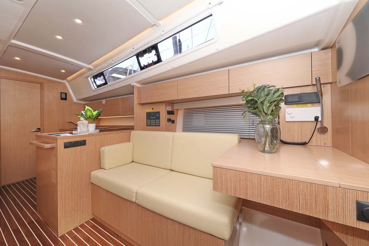 Bavaria C42 Style — photo 17