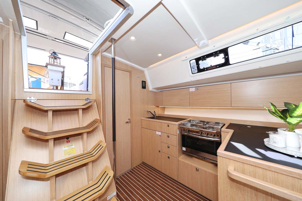 Bavaria C42 Style — photo 19