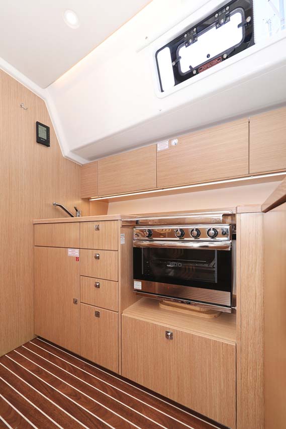 Bavaria C42 Style — photo 20