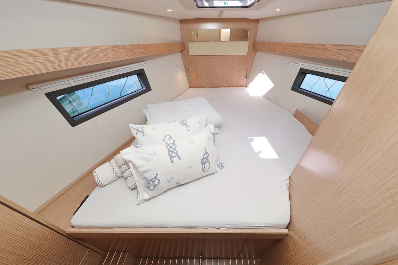Bavaria C42 Style — photo 21