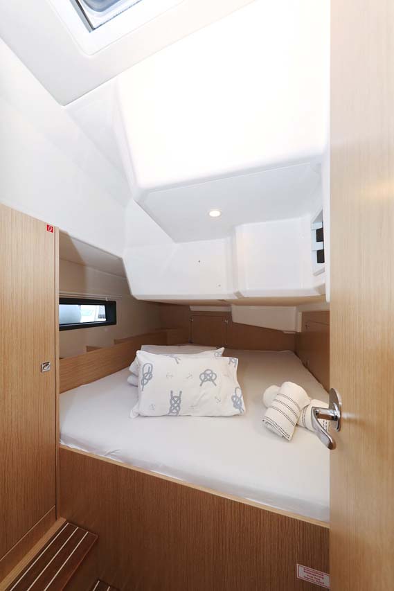 Bavaria C42 Style — photo 23