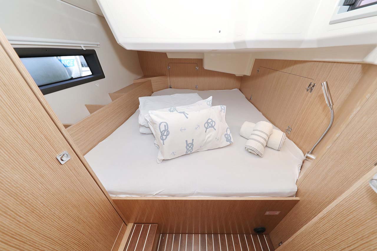 Bavaria C42 Style — photo 24