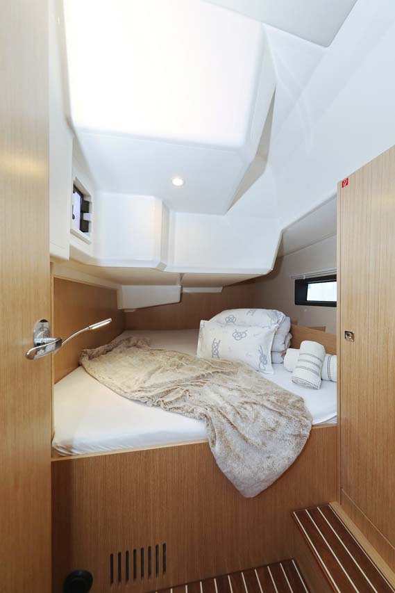 Bavaria C42 Style — photo 25
