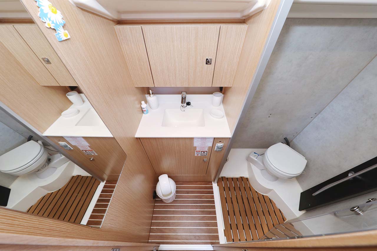 Bavaria C42 Style — photo 27