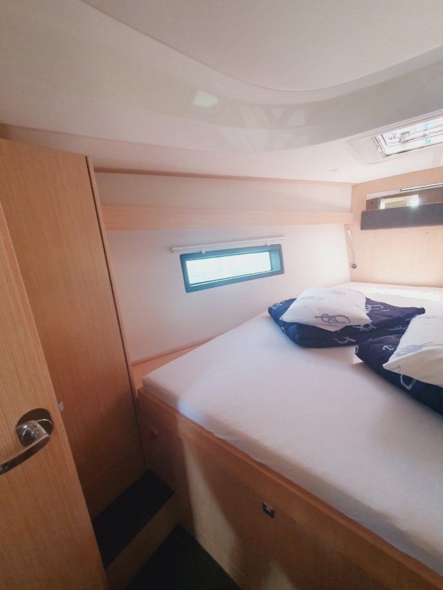 Bavaria C42 Style — photo 11