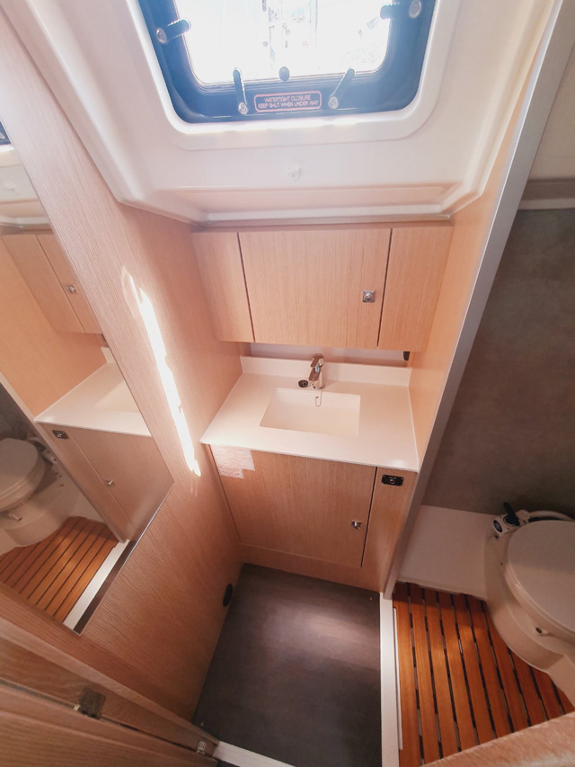 Bavaria C42 Style — photo 14