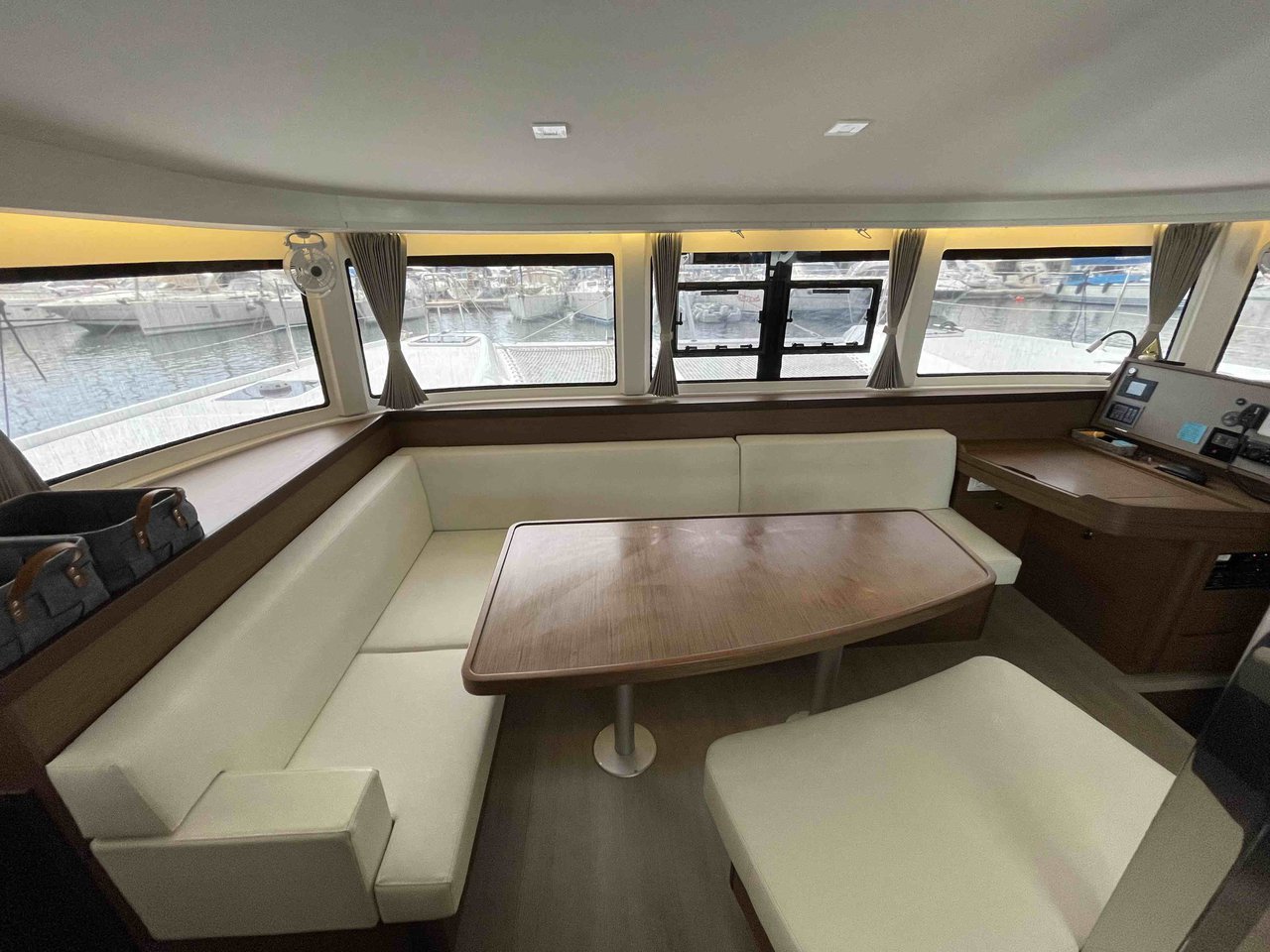Lagoon 42 - 4 + 1 cab. — photo 23
