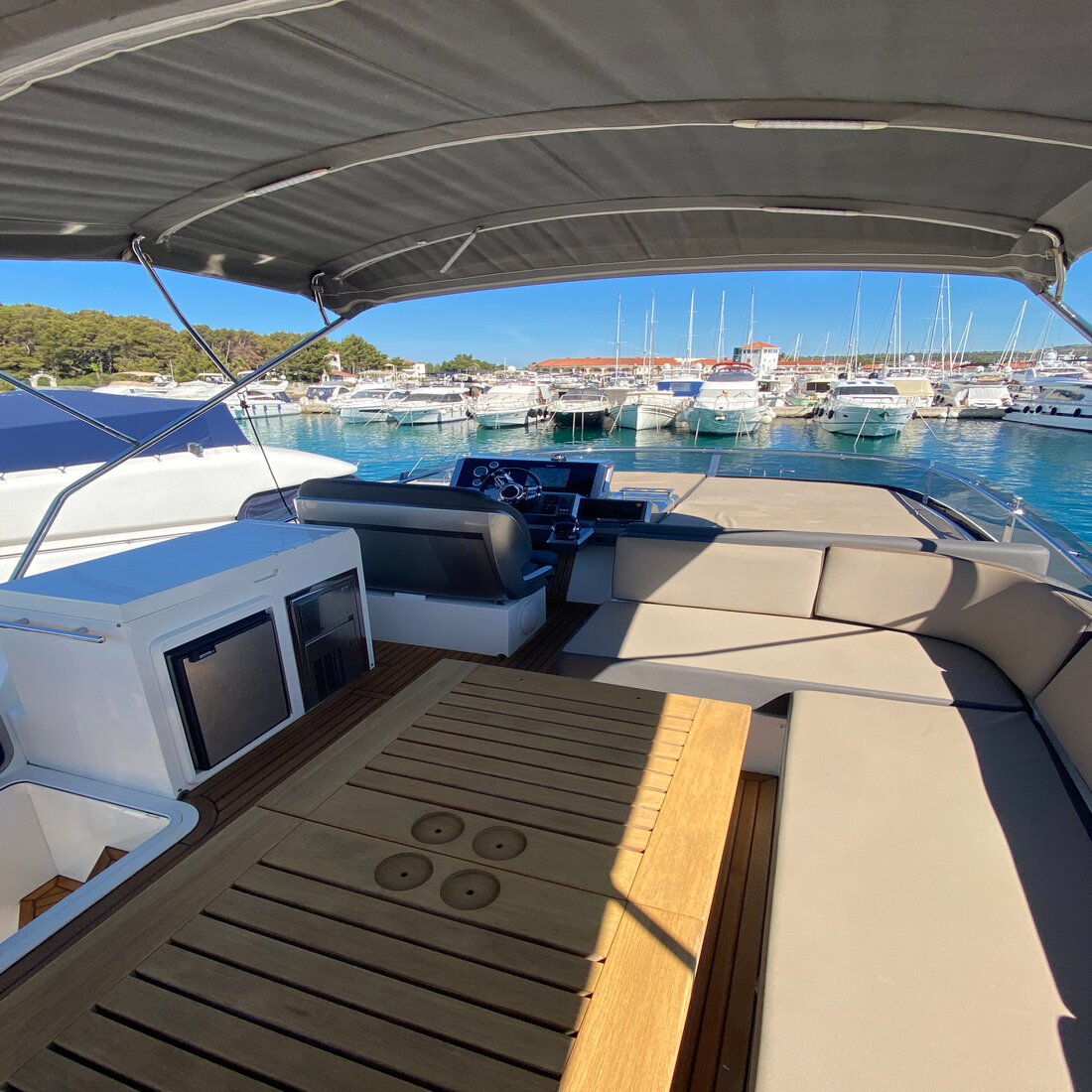 Galeon 550 Fly — photo 10