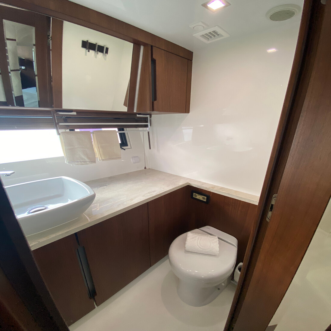 Galeon 550 Fly — photo 36
