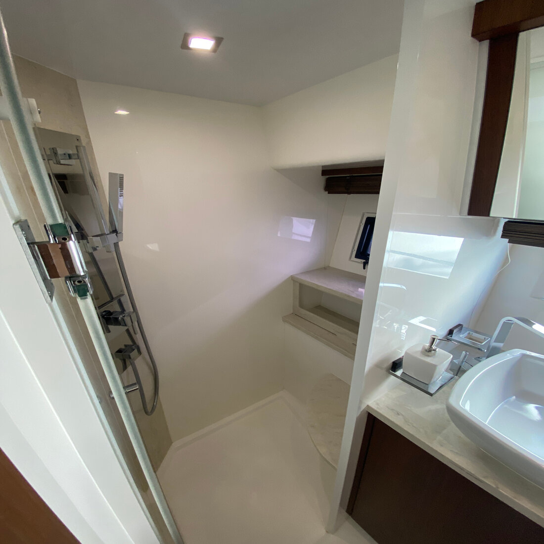 Galeon 550 Fly — photo 37
