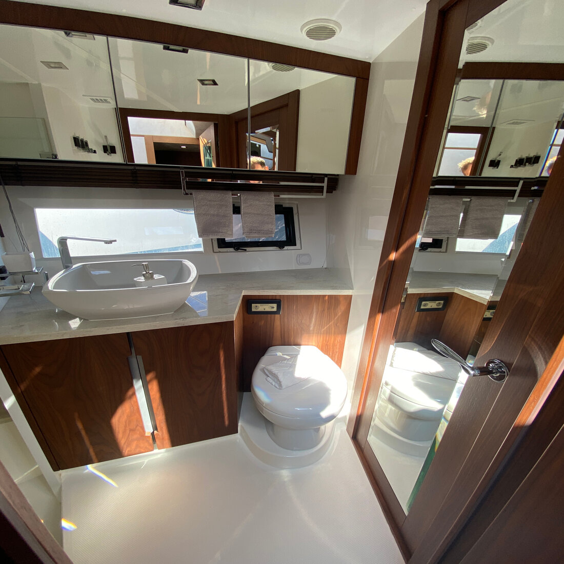 Galeon 550 Fly — photo 38