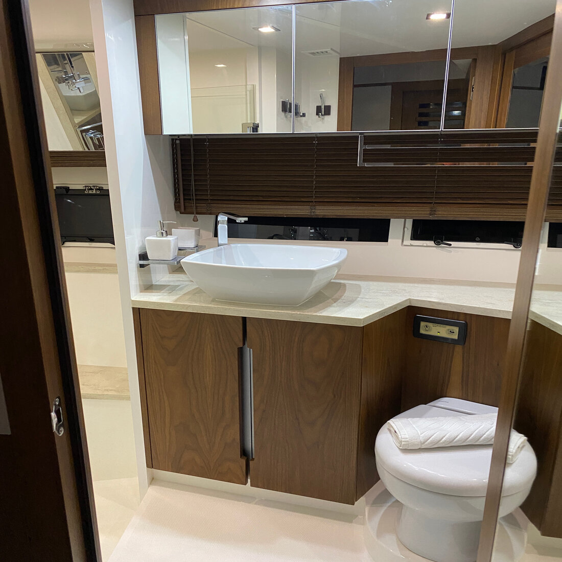 Galeon 550 Fly — photo 39