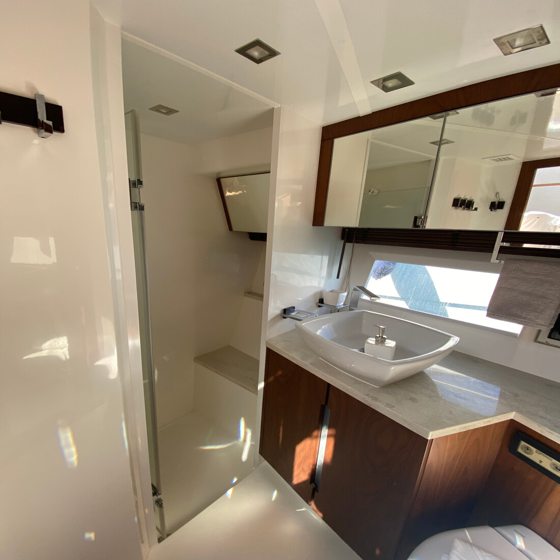 Galeon 550 Fly — photo 40