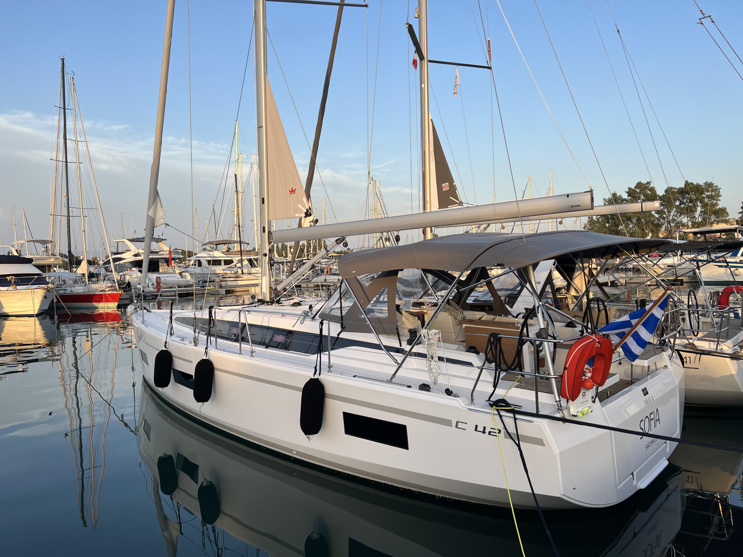 Bavaria C42 — photo 4