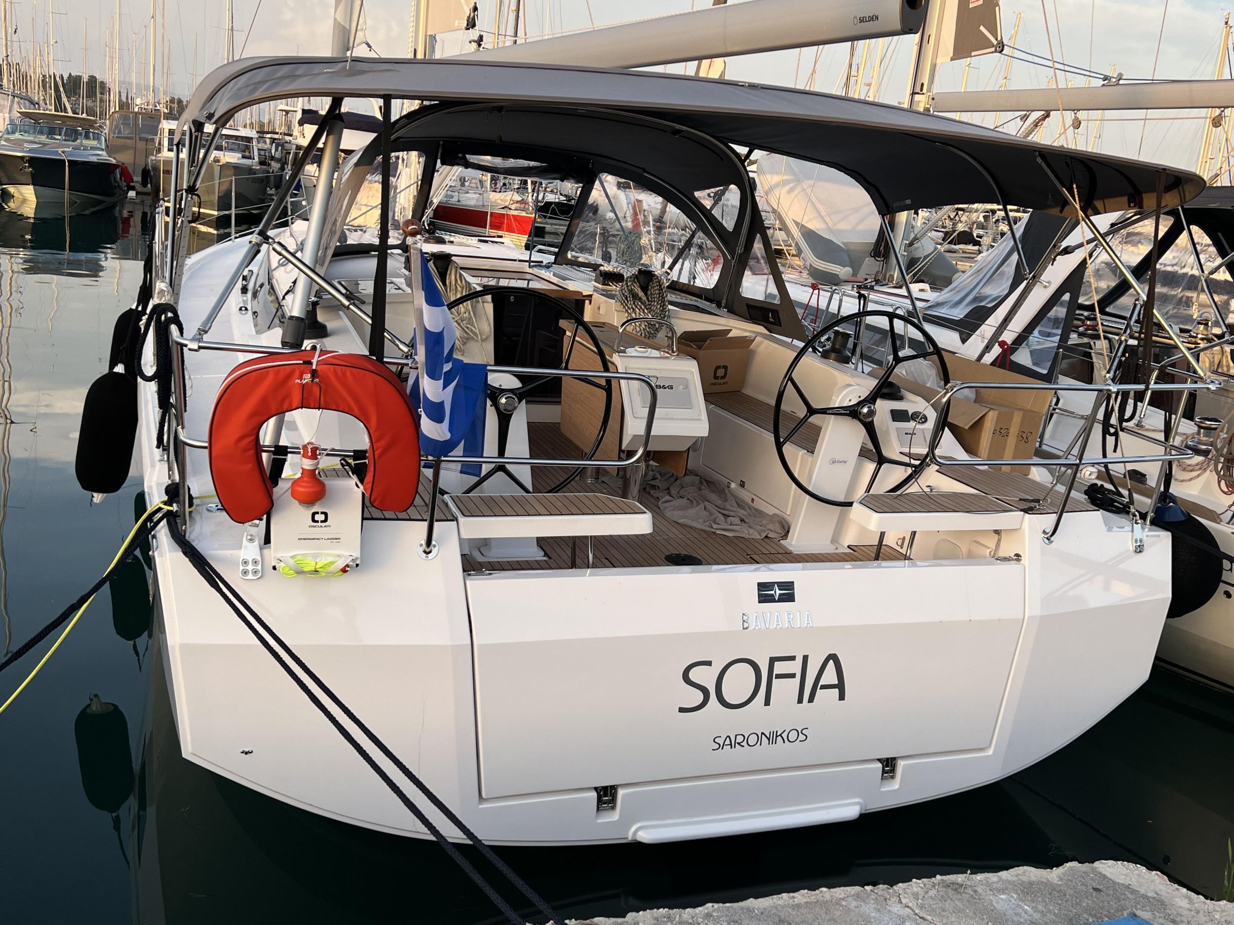 Bavaria C42 — photo 6
