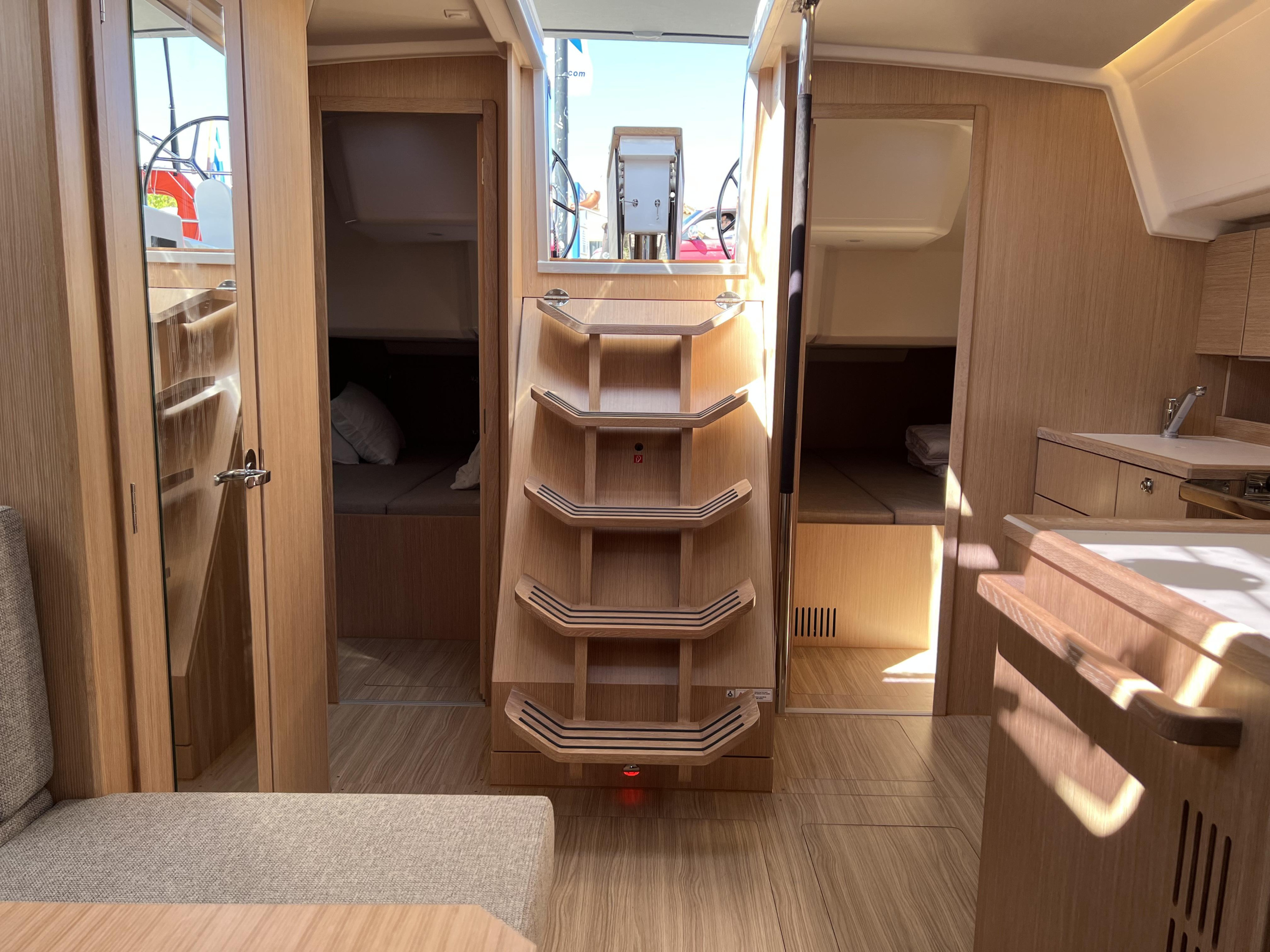 Bavaria C42 — photo 10