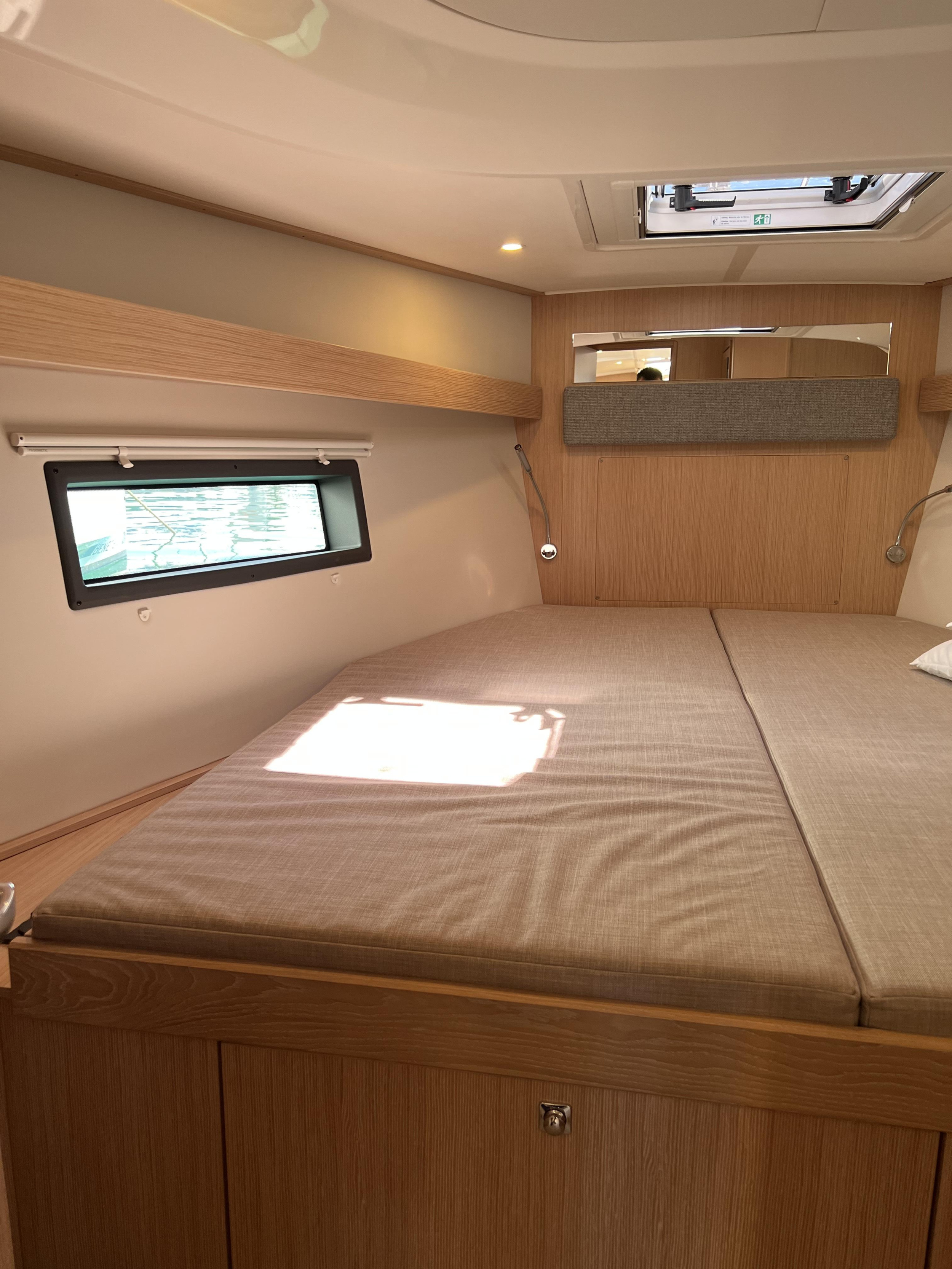 Bavaria C42 — photo 12