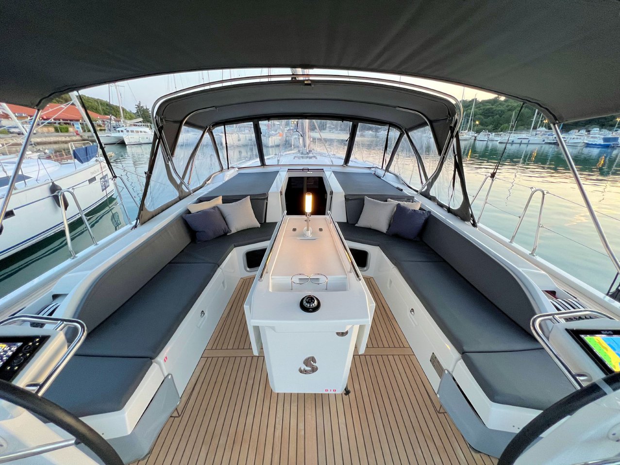 Oceanis 51.1 — photo 15