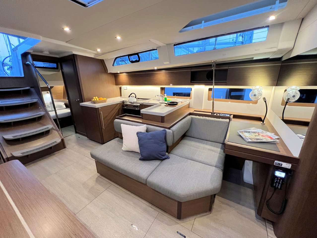 Oceanis 51.1 — photo 27