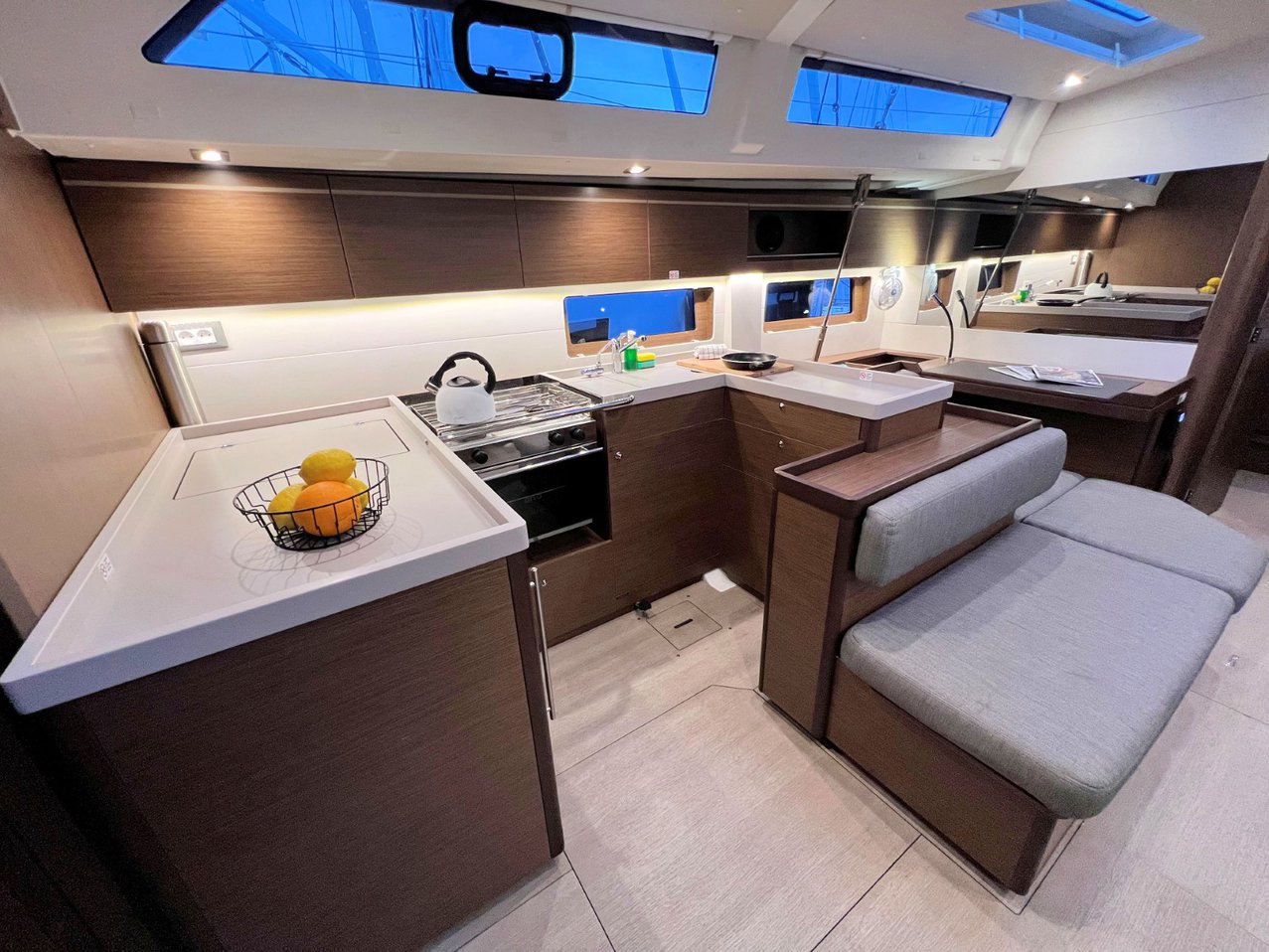 Oceanis 51.1 — photo 31