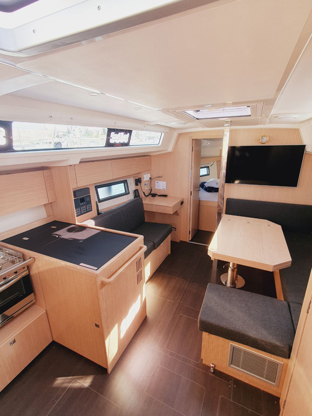 Bavaria C38 — photo 8