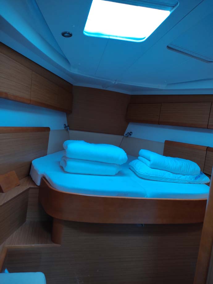 Sun Odyssey 44i - 3 cab. — photo 11