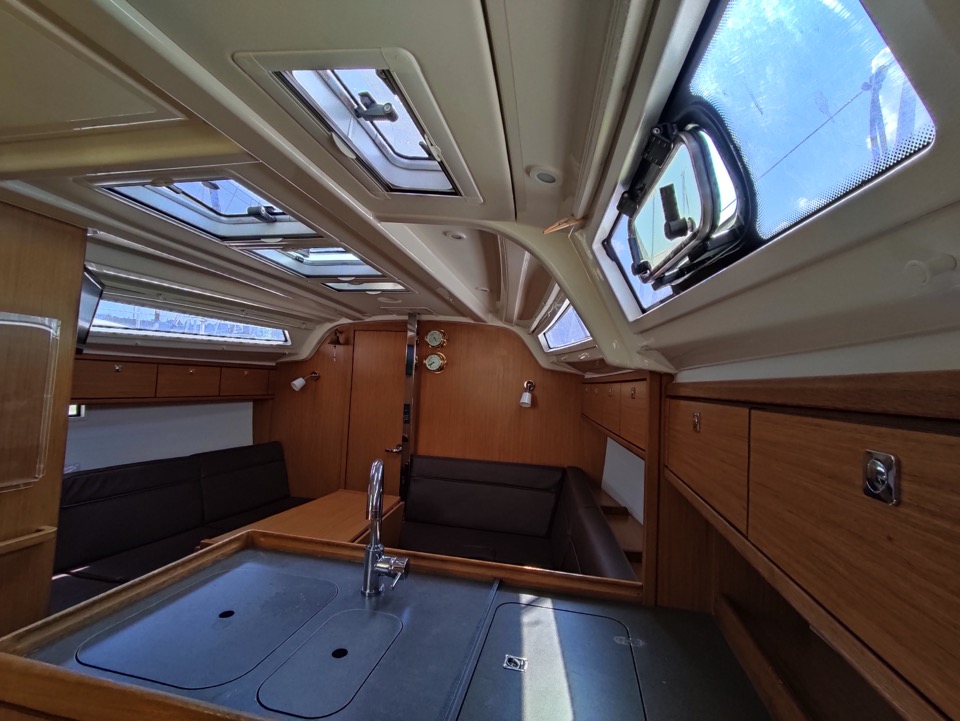 Bavaria 37 Cruiser — photo 3
