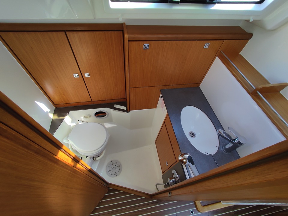 Bavaria 37 Cruiser — photo 11