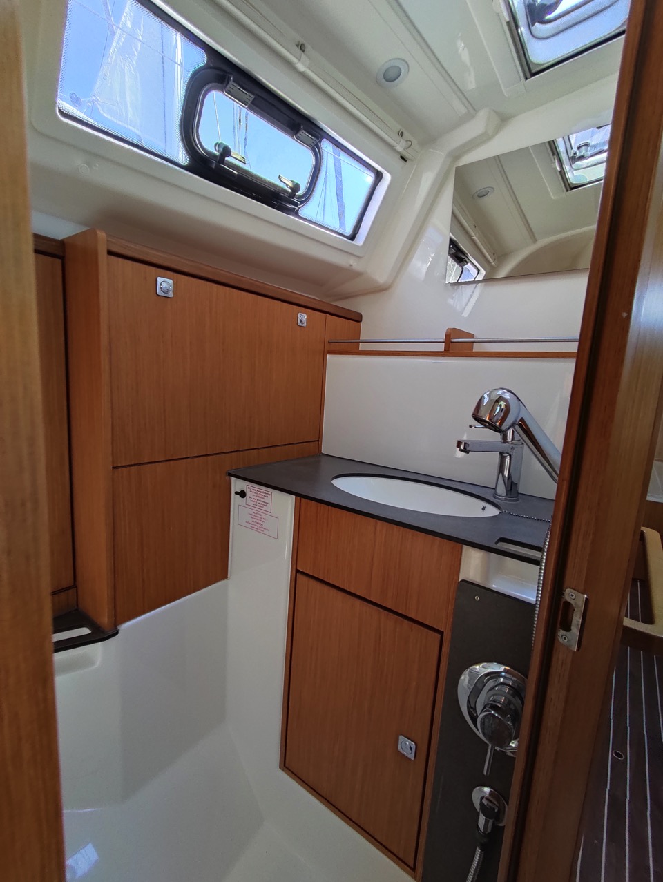 Bavaria 37 Cruiser — photo 12