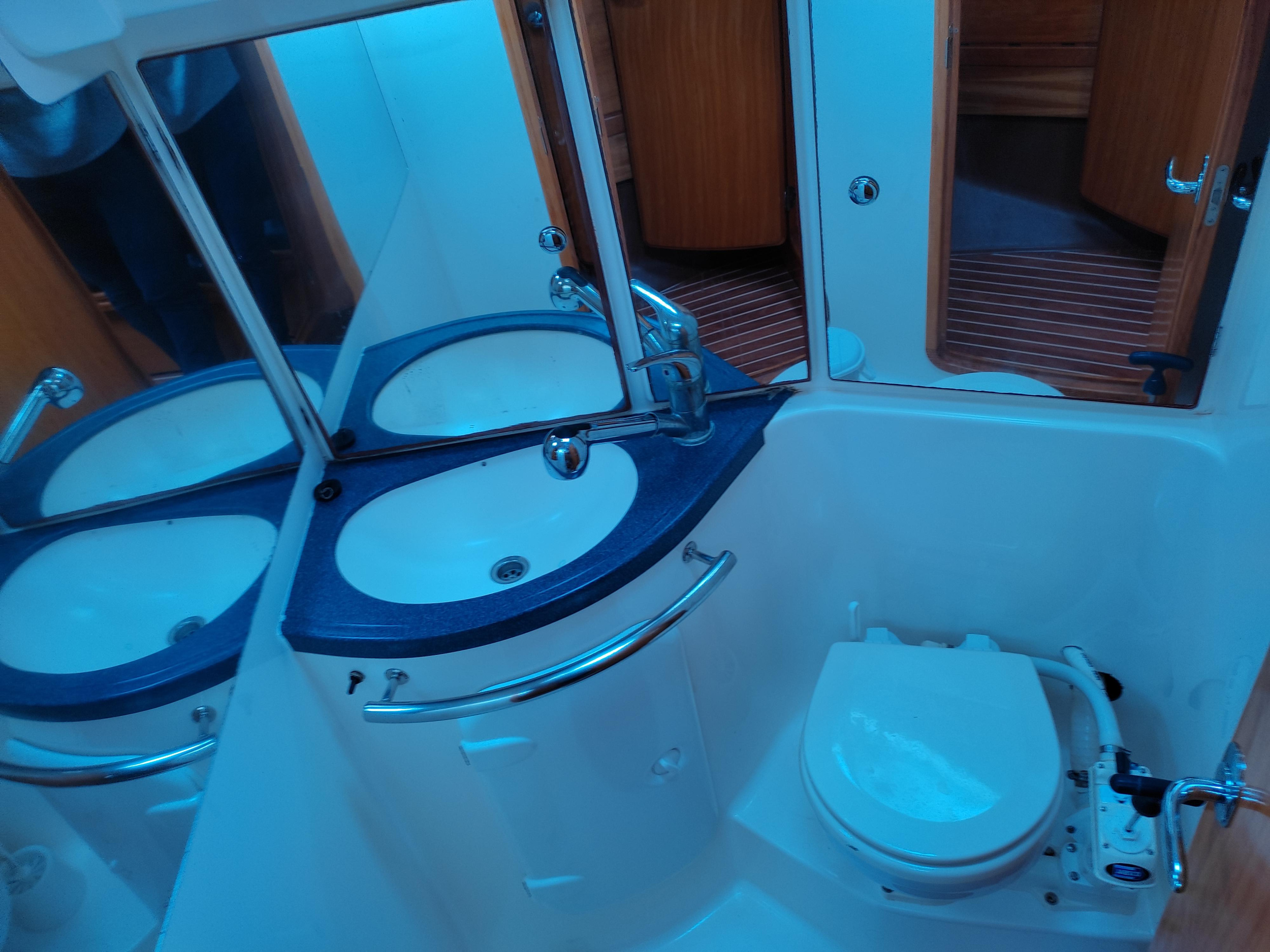 Bavaria 37 Cruiser — photo 8