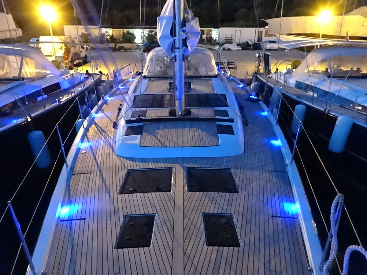 Dufour Exclusive 56 - 4 + 1 cab. — photo 11