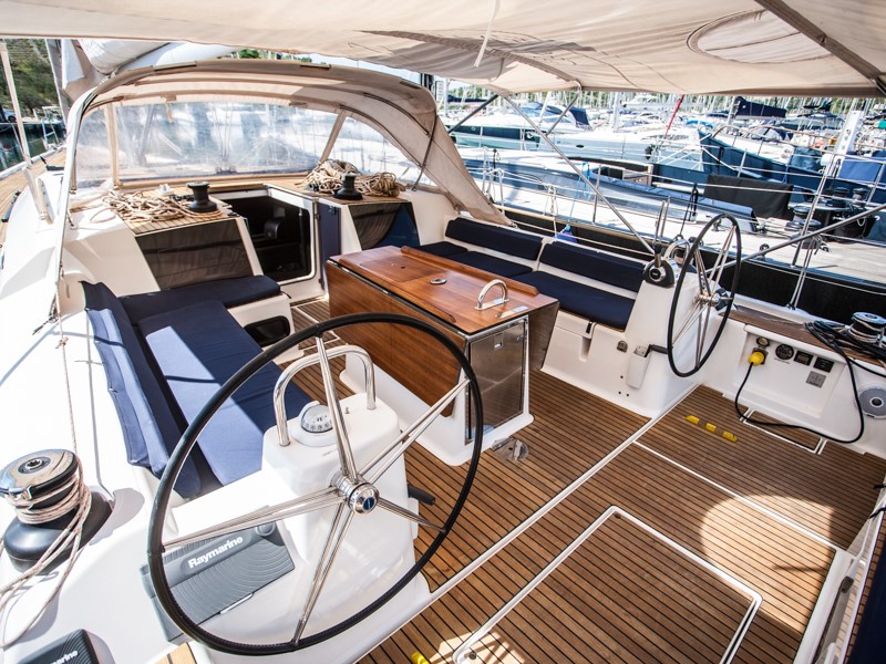 Dufour Exclusive 56 - 4 + 1 cab. — photo 15