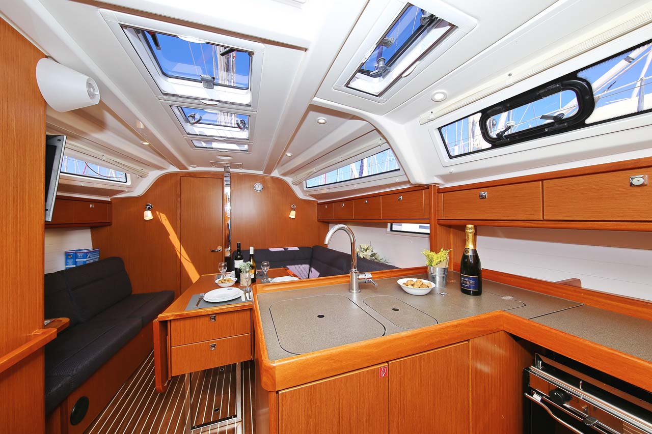 Bavaria Cruiser 37 - 3 cab. — photo 11
