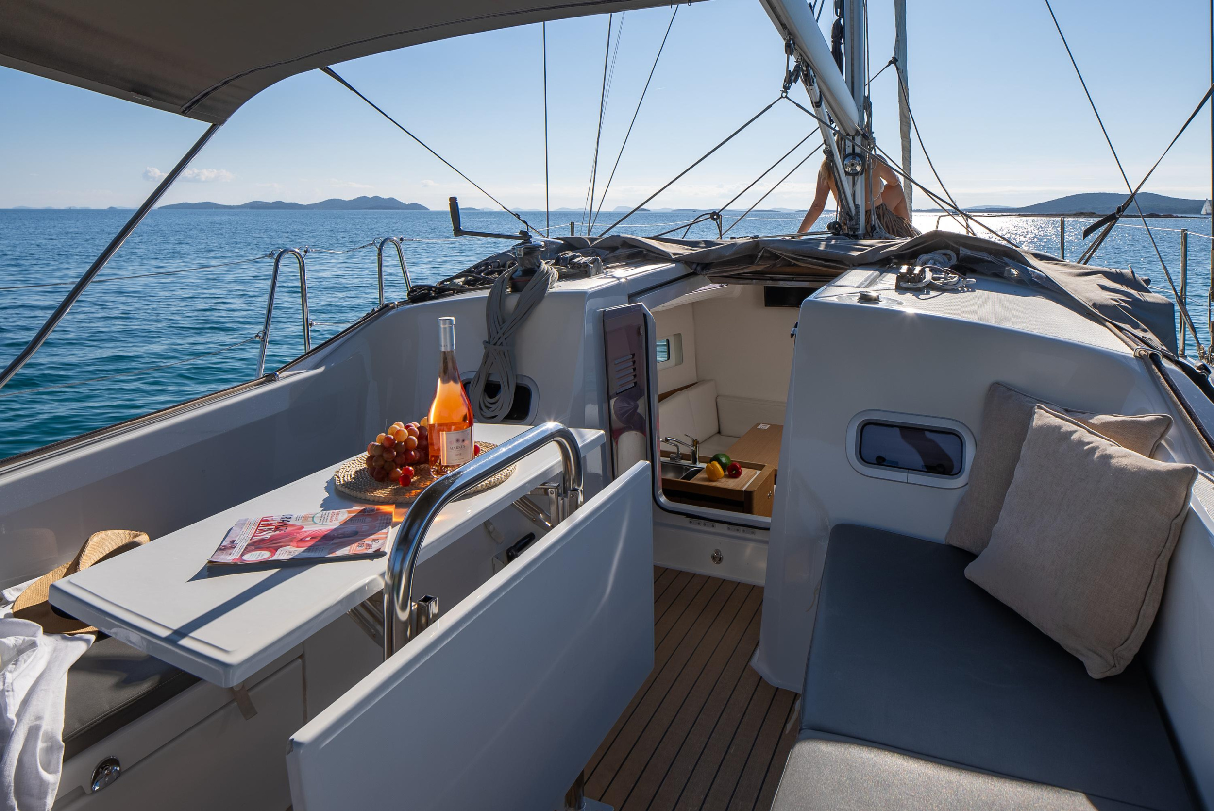 Sun Odyssey 380 - 3 cab. — photo 7