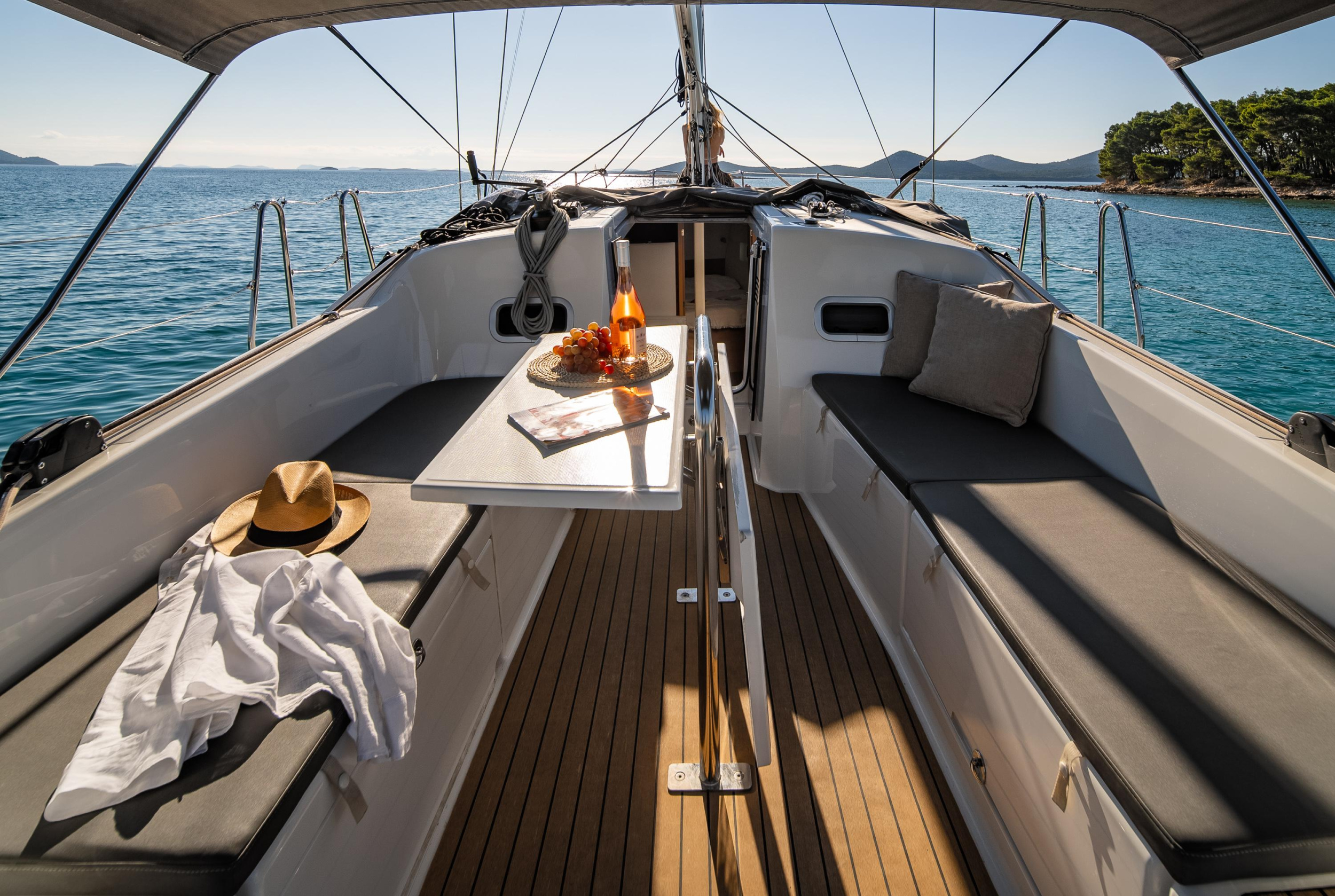 Sun Odyssey 380 - 3 cab. — photo 8