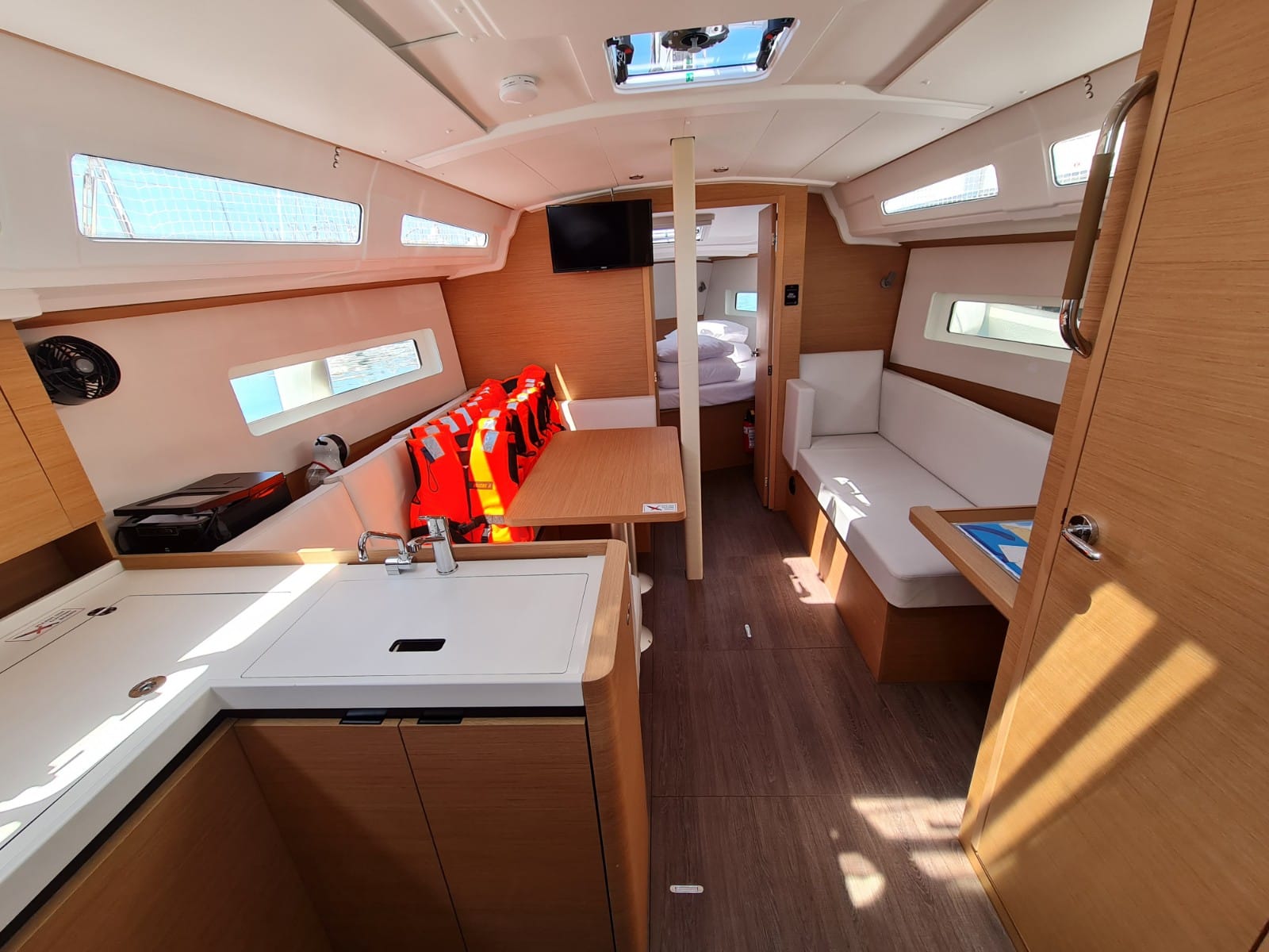 Sun Odyssey 380 - 3 cab. — photo 12
