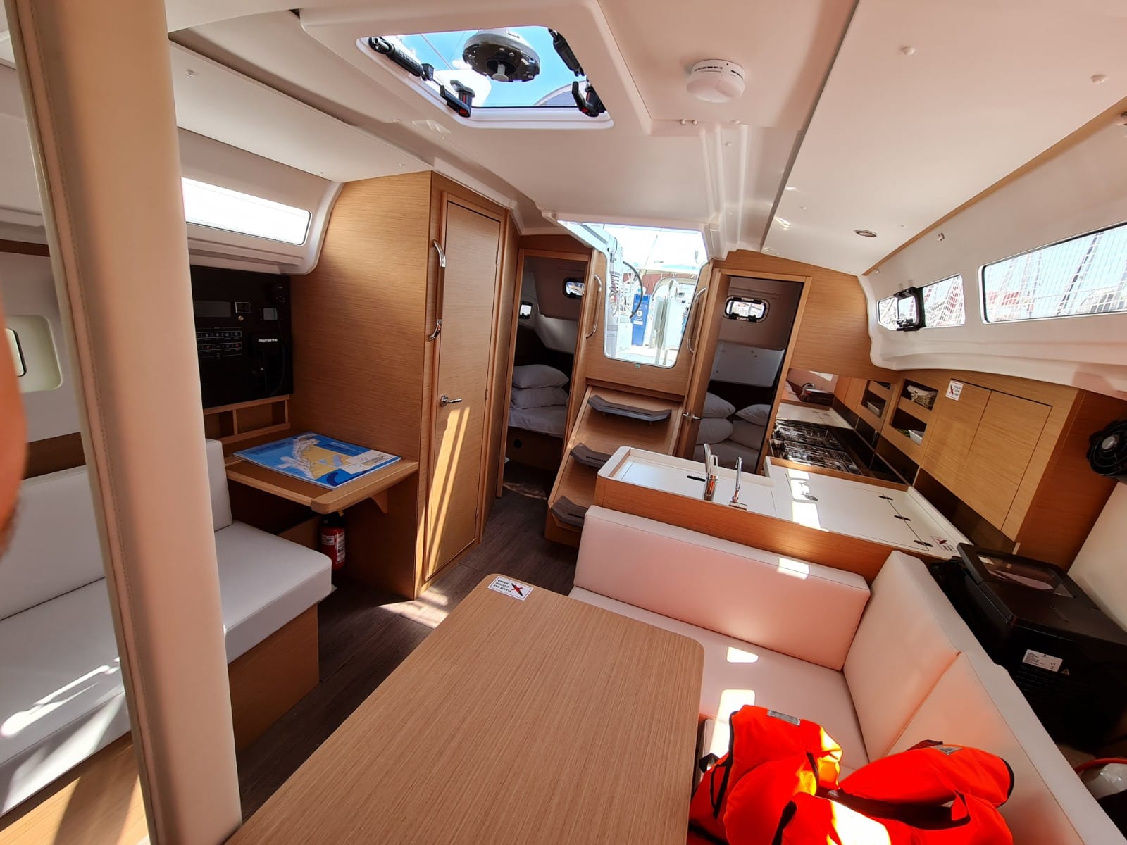 Sun Odyssey 380 - 3 cab. — photo 15