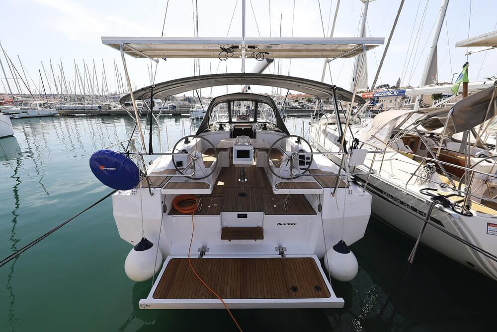Bavaria C38 — photo 1