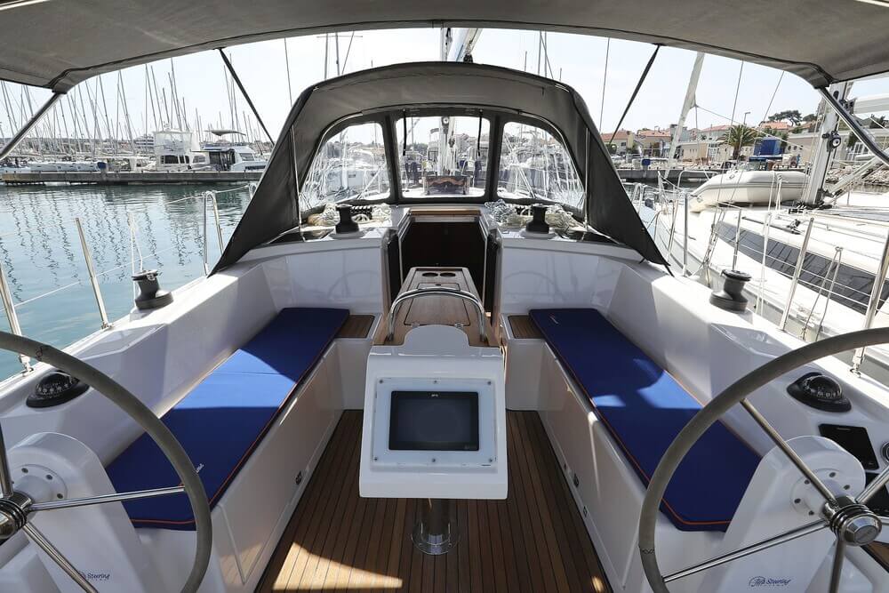 Bavaria C38 — photo 3