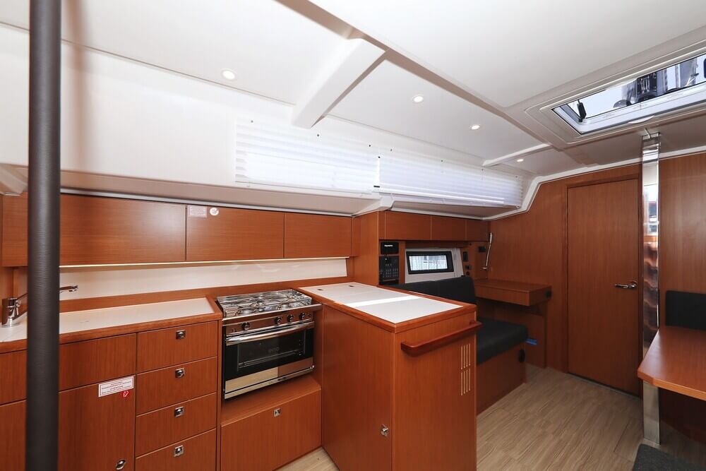 Bavaria C38 — photo 9