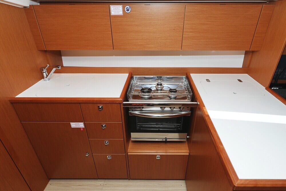 Bavaria C38 — photo 10