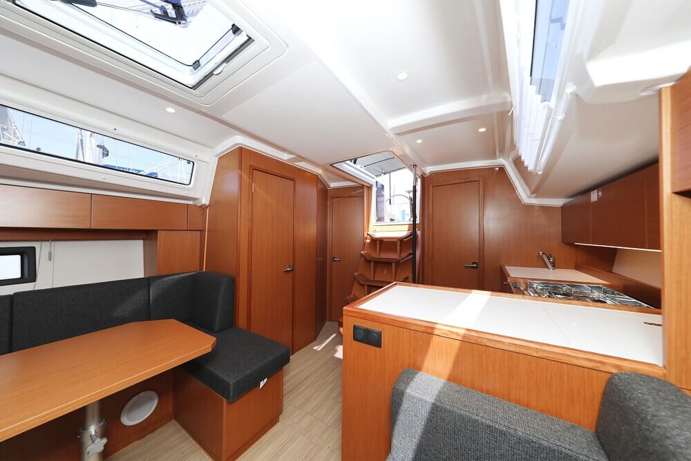 Bavaria C38 — photo 13