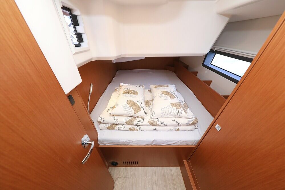 Bavaria C38 — photo 14