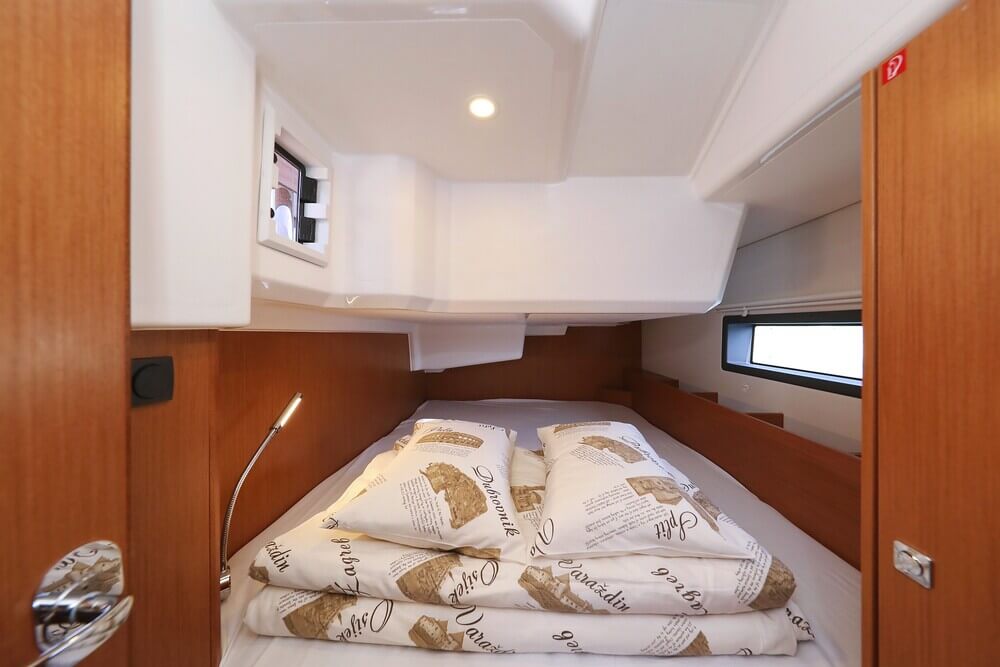 Bavaria C38 — photo 15