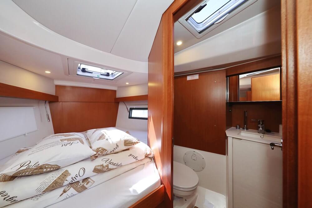 Bavaria C38 — photo 16